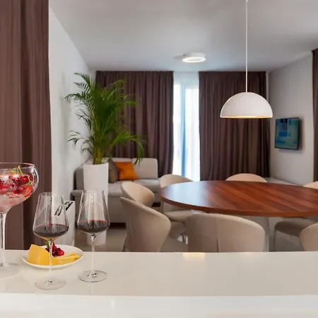 Luxurious With Modern Interior And Pool * Trogir