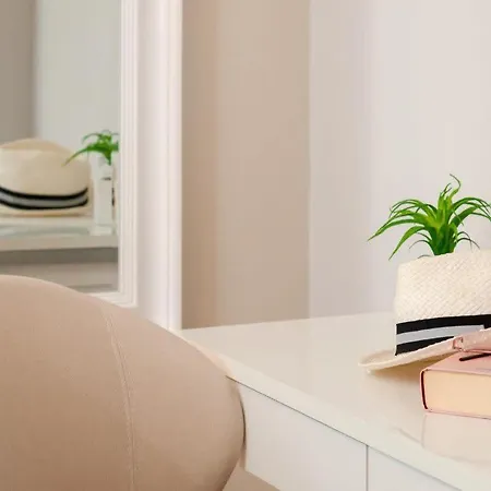 Luxurious With Modern Interior And Pool