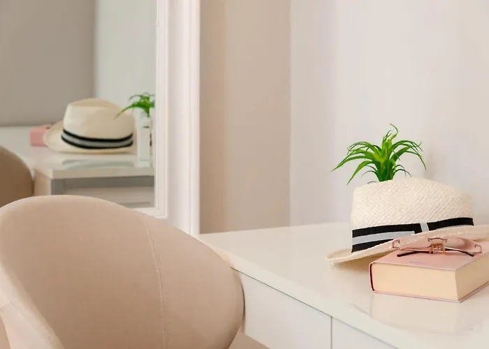 Luxurious With Modern Interior And Pool