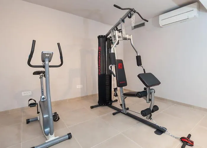 Luxurious With Modern Interior And Pool *