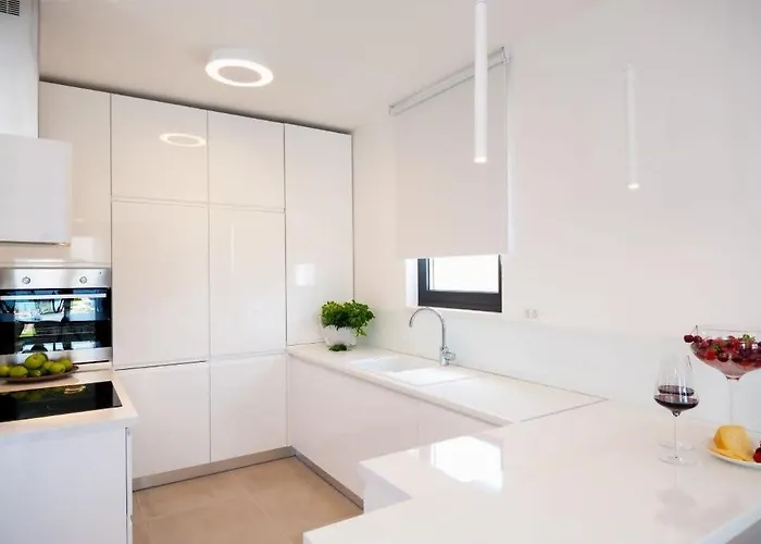 Luxurious With Modern Interior And Pool * 特罗吉尔