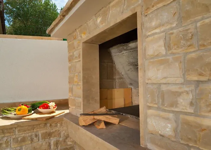 Luxurious With Modern Interior And Pool