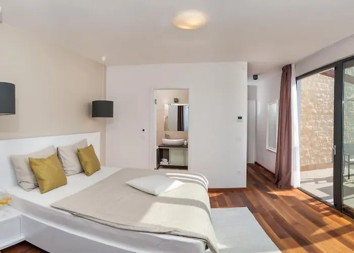 别墅 Luxurious With Modern Interior And Pool