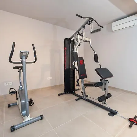 Luxurious With Modern Interior And Pool *