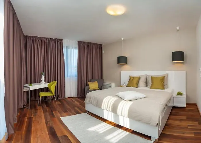 Luxurious With Modern Interior And Pool * Trogir