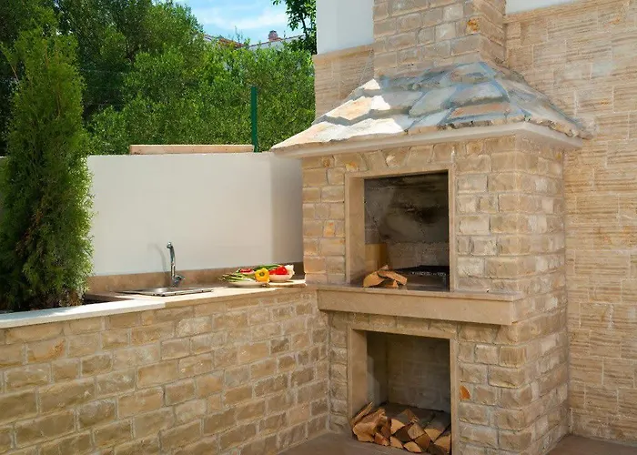 Luxurious With Modern Interior And Pool * Trogir