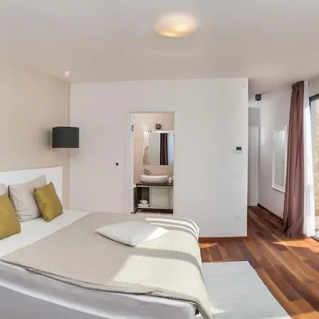 Villa Luxurious With Modern Interior And Pool